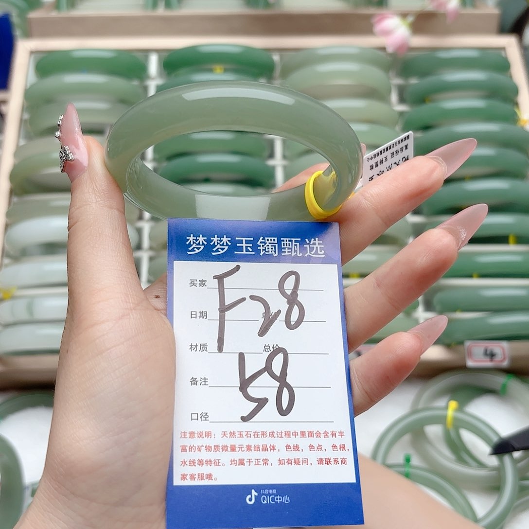 石英质玉手镯未镶嵌西****子