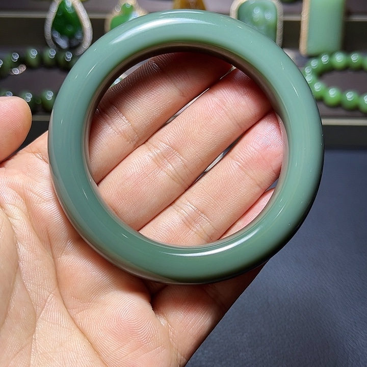 和田玉手镯未镶嵌沧*