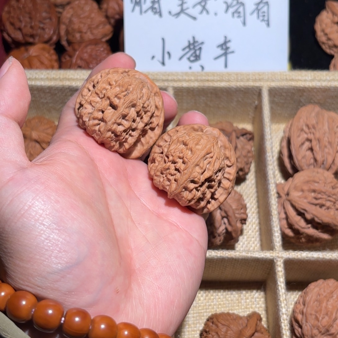 文玩核桃吊坠40三角白