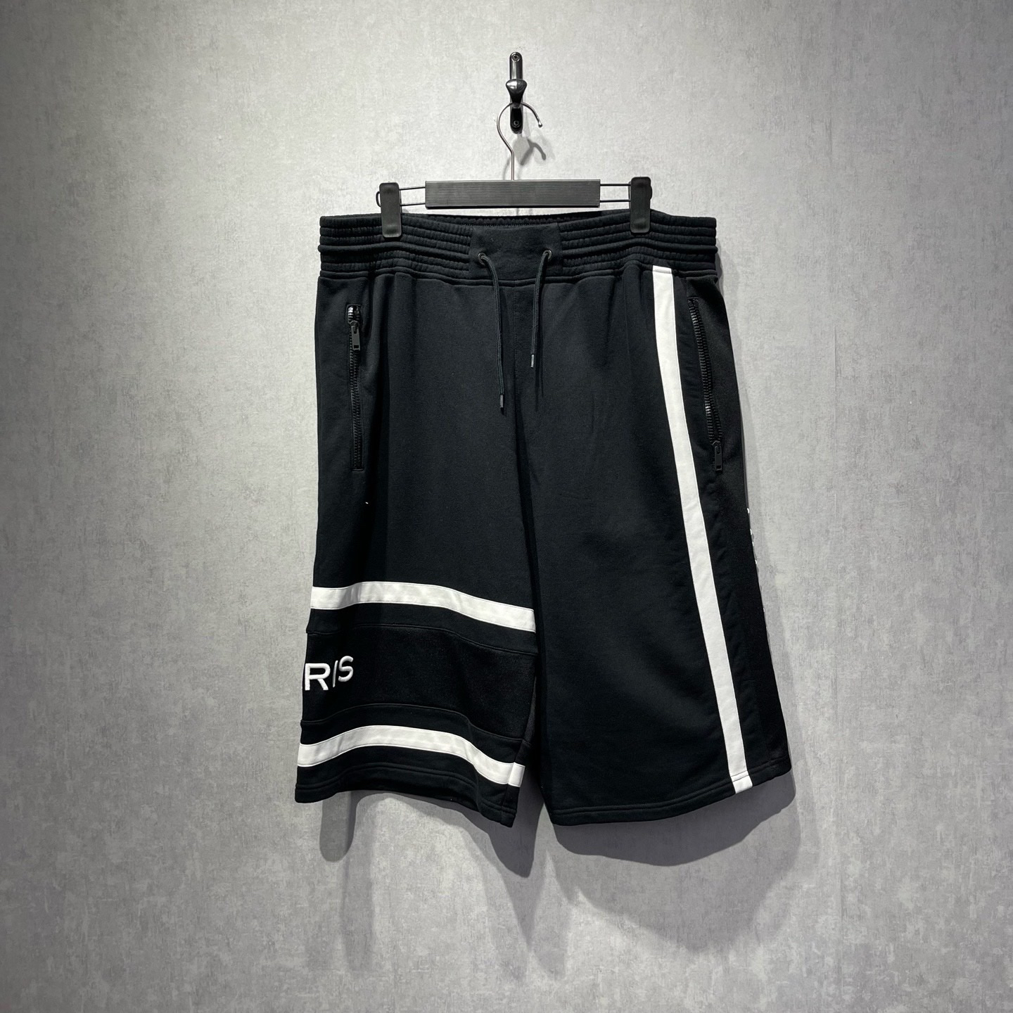 99新 Givenchy/纪梵希 侧边字母刺绣拼接短裤/XL码/DY215511