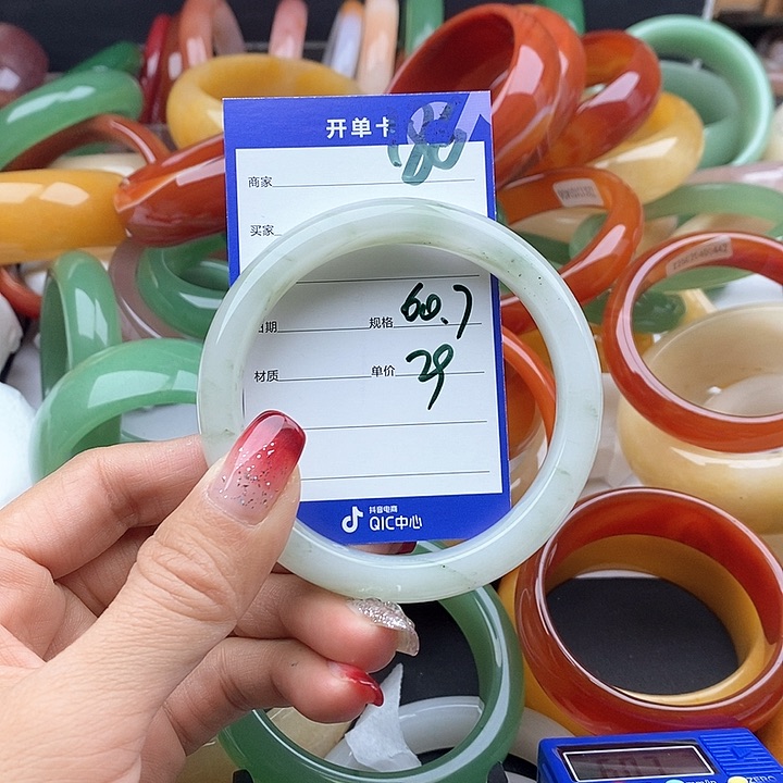 石英质玉手镯未镶嵌