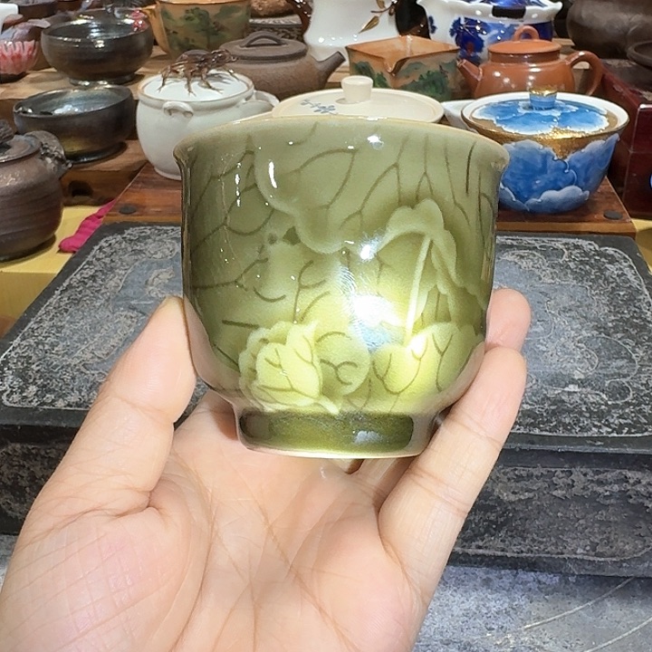 主人杯一个，瓷。品茗赏