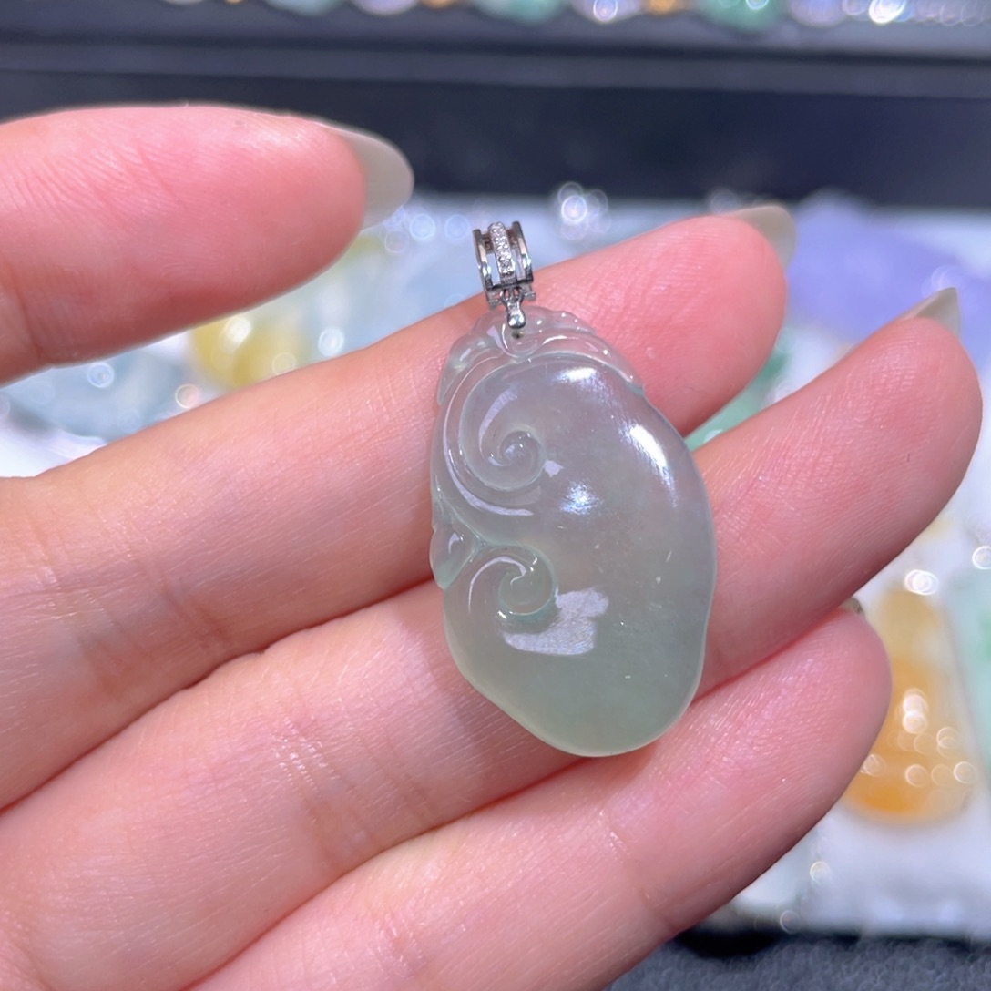 颈饰18K金镶嵌翡翠翡翠
