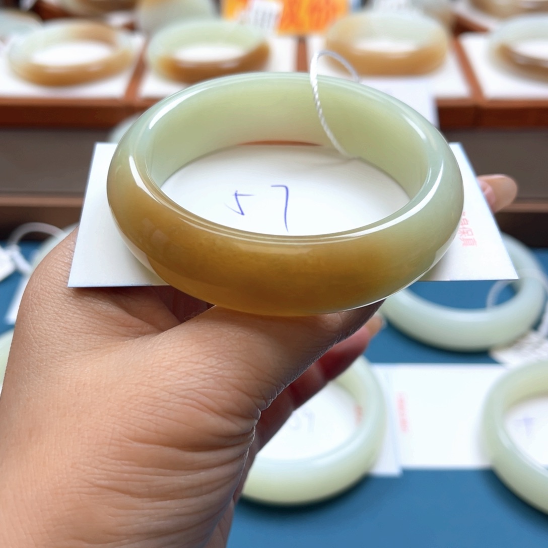 未镶嵌手镯和田玉靠****我