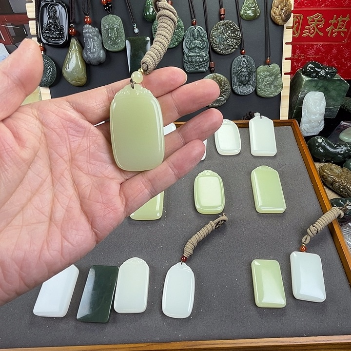 天***和玉黄三五圆头无事牌