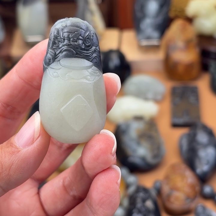 七***颗和田玉未镶嵌颈饰