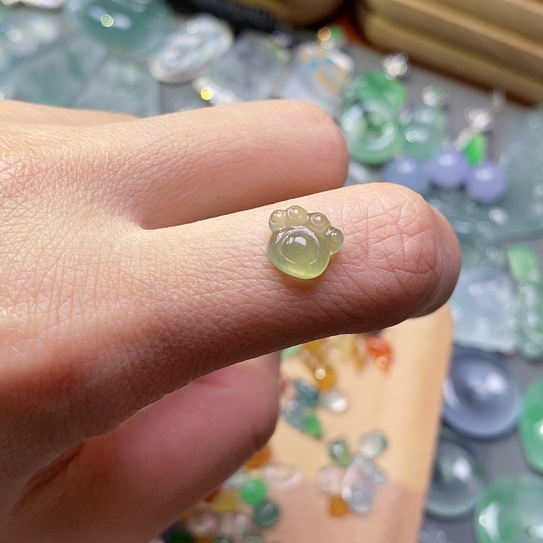 翡翠颈饰未镶嵌翡翠