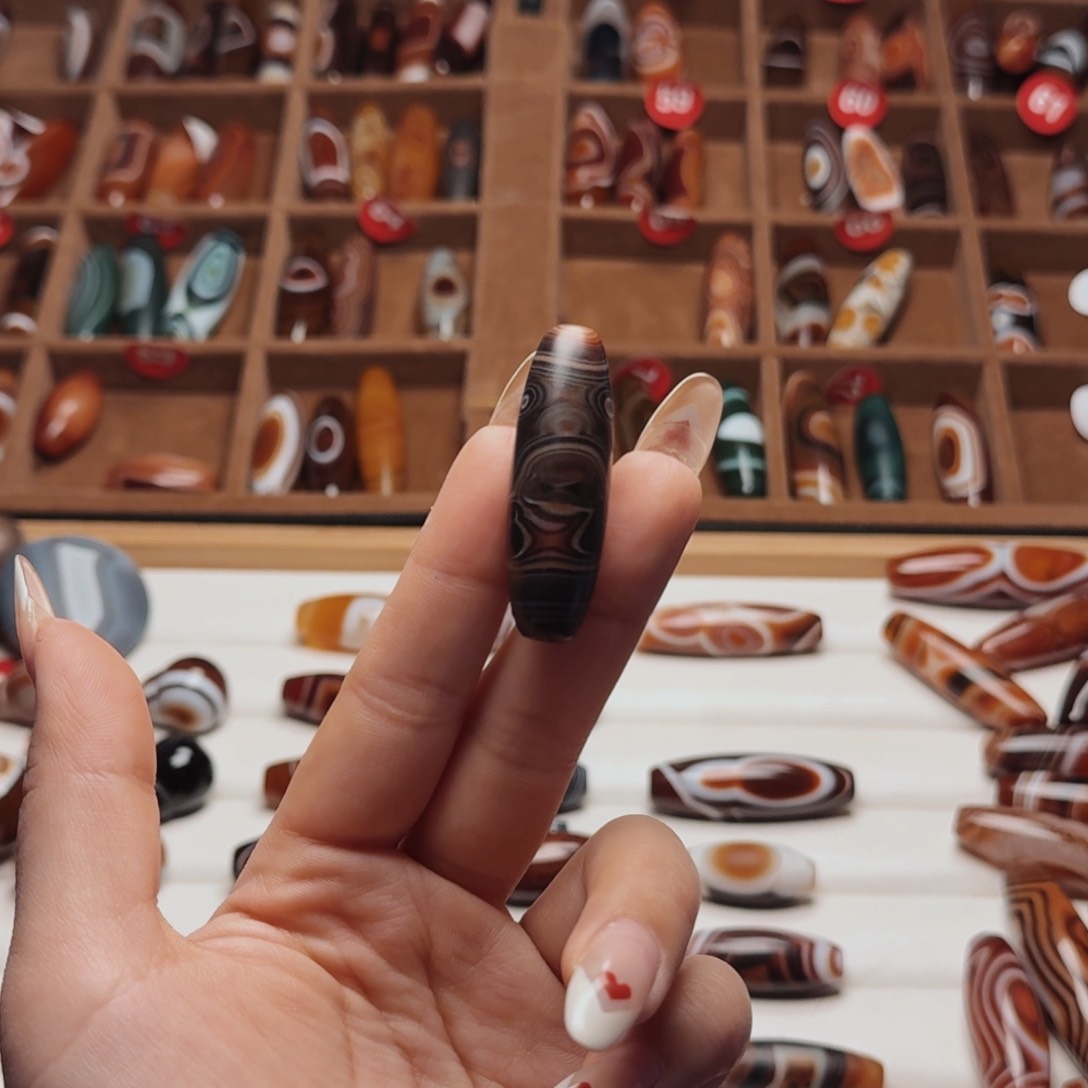 玛瑙/玉髓颈饰合金邹*帅