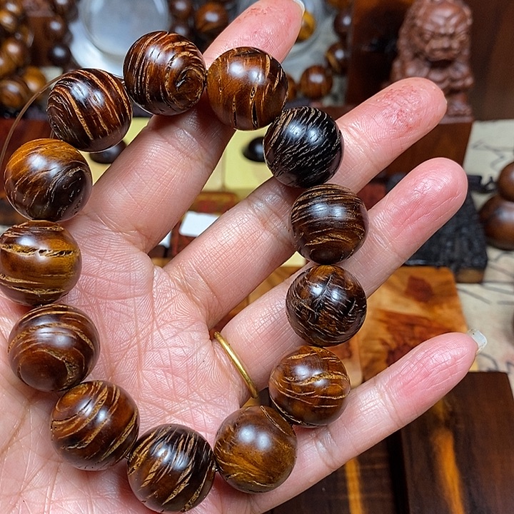 国***君雷击枣木牛毛纹手串