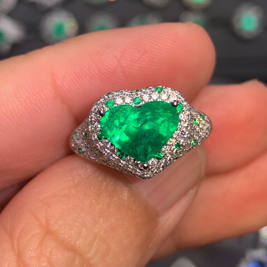 祖母绿戒指18K金镶嵌