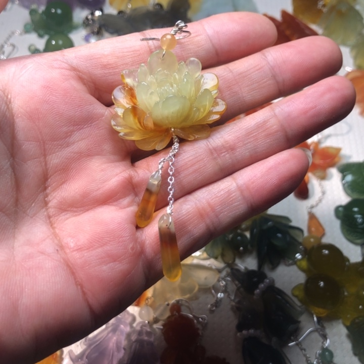 爆***雪蛇纹石玉未镶嵌耳坠