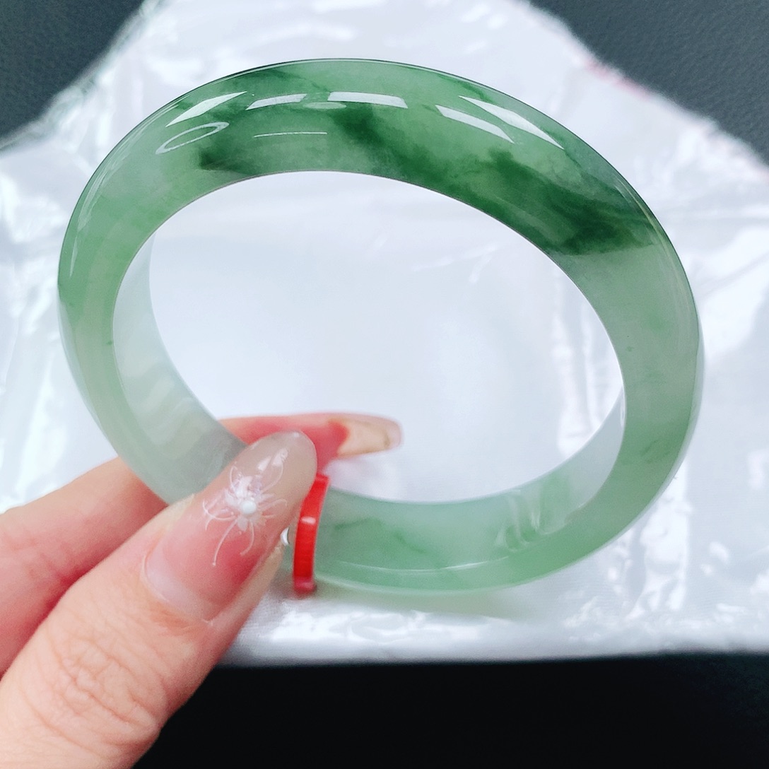 翡翠手镯未镶嵌53圈