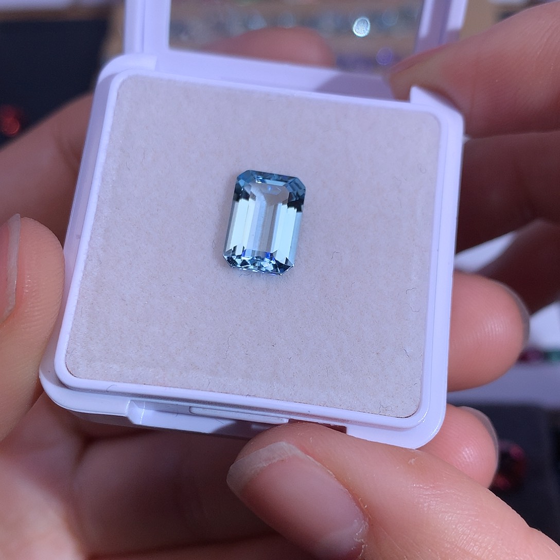 海蓝宝石笔搁未镶嵌2.7ct