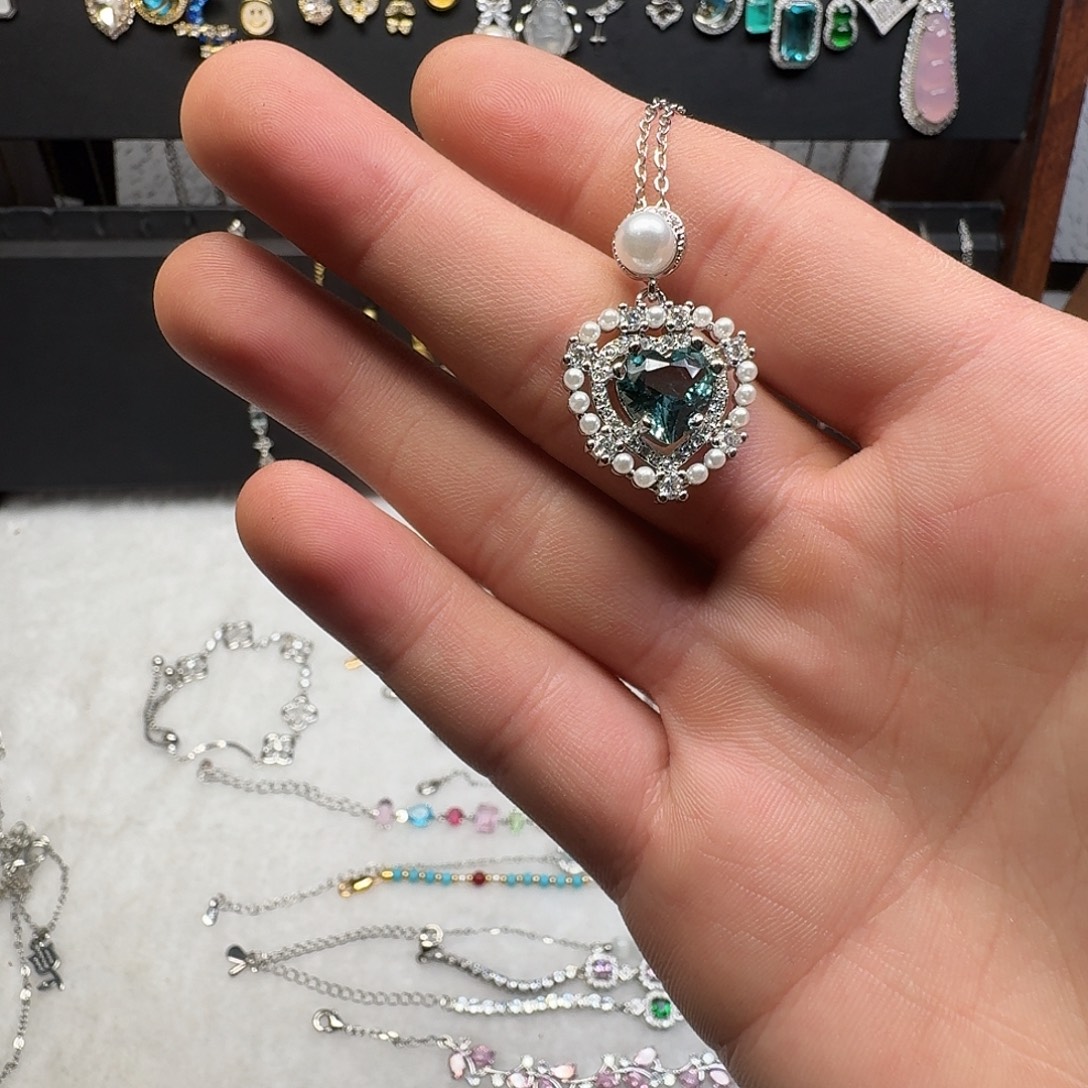 你***吗足银玻璃爱心项链