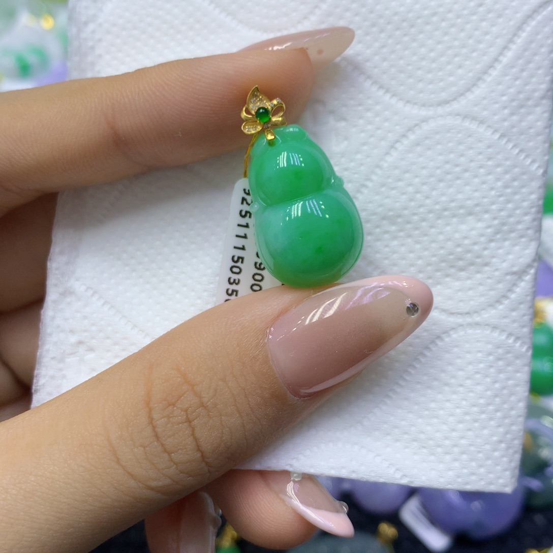 颈饰18K金镶嵌翡翠