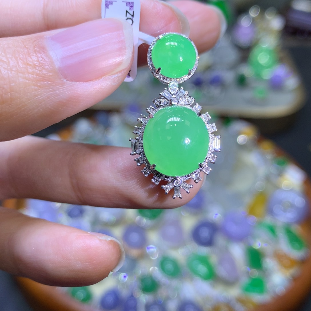 翡翠颈饰18K金镶嵌翡翠吊坠项链