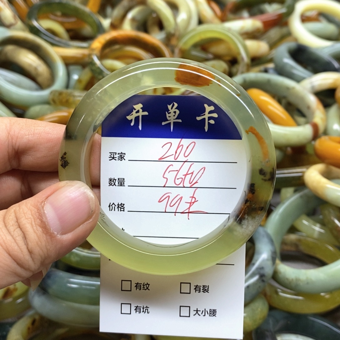 蛇纹石玉未镶嵌手镯