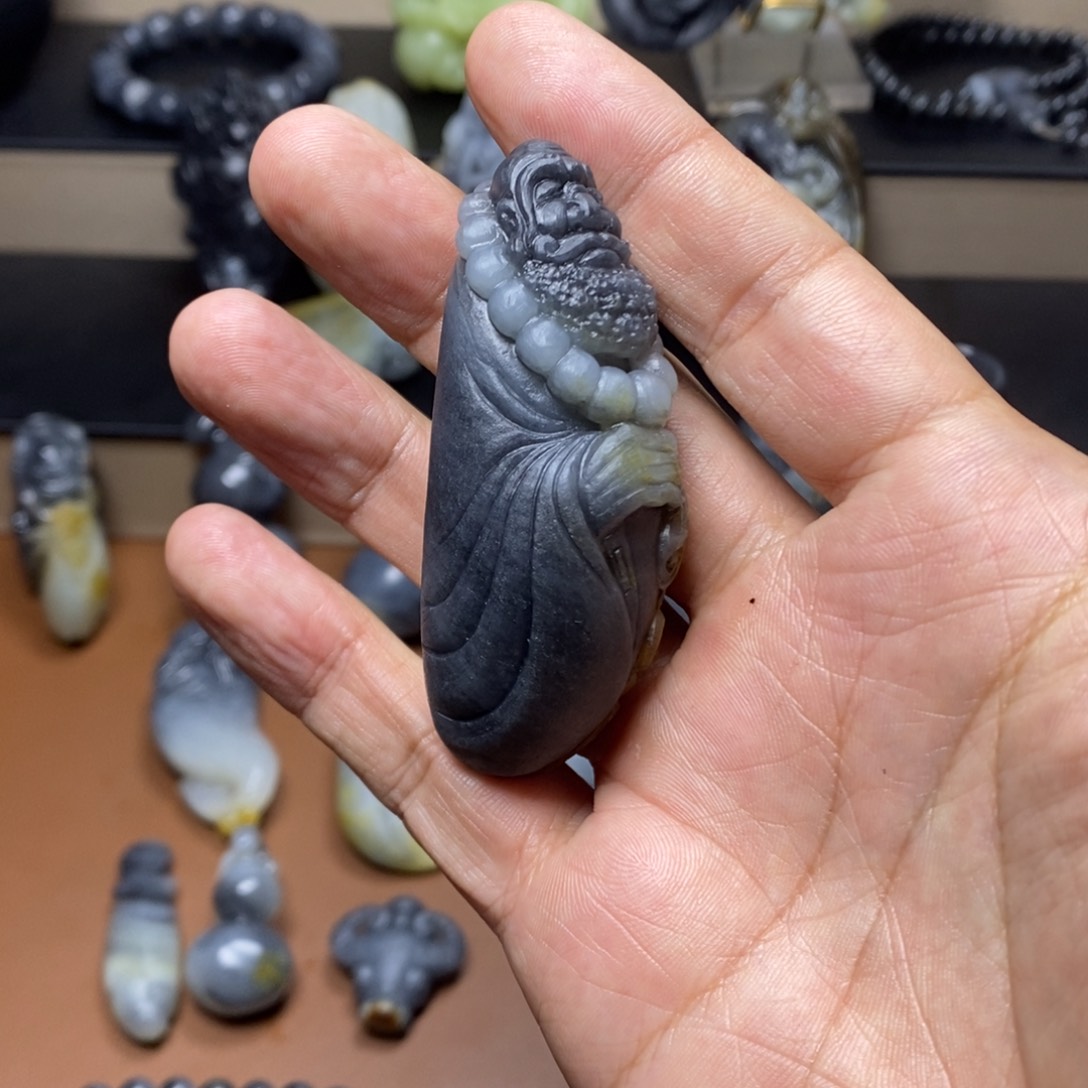 颈饰未镶嵌和田玉停**动