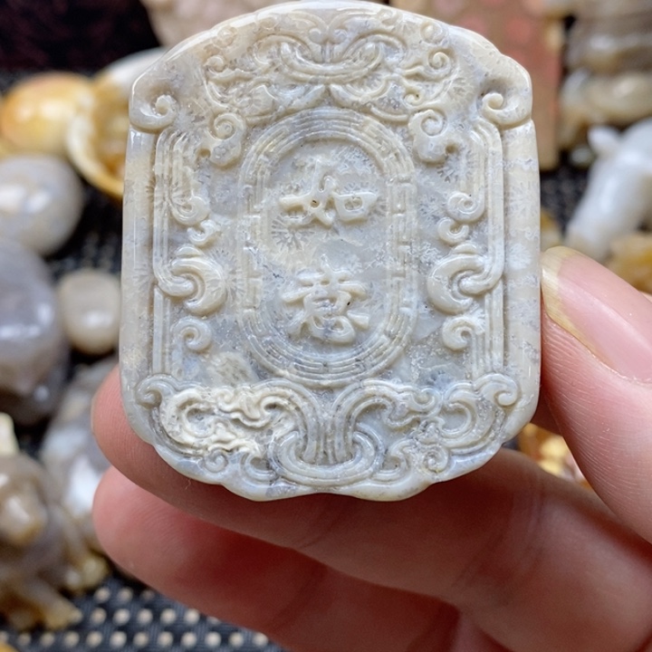 硅化珊瑚（珊瑚玉）颈饰未镶嵌