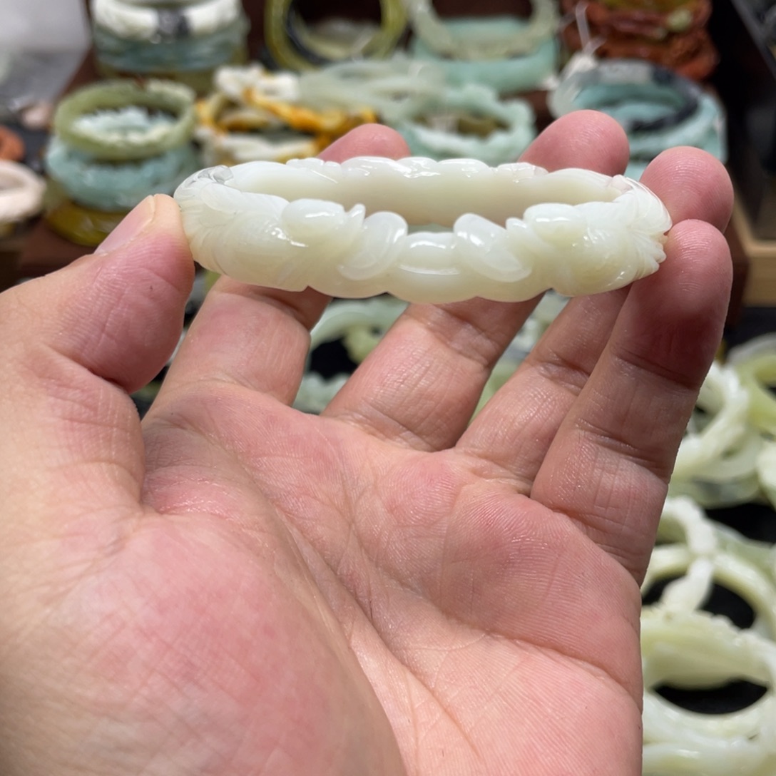 期***盼蛇纹石玉未镶嵌手镯