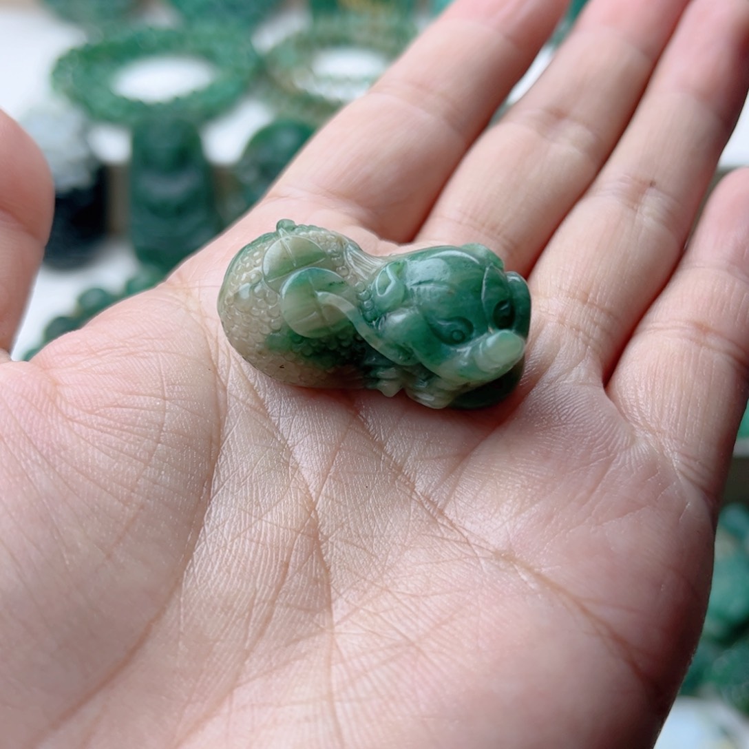 独山玉未镶嵌挂件