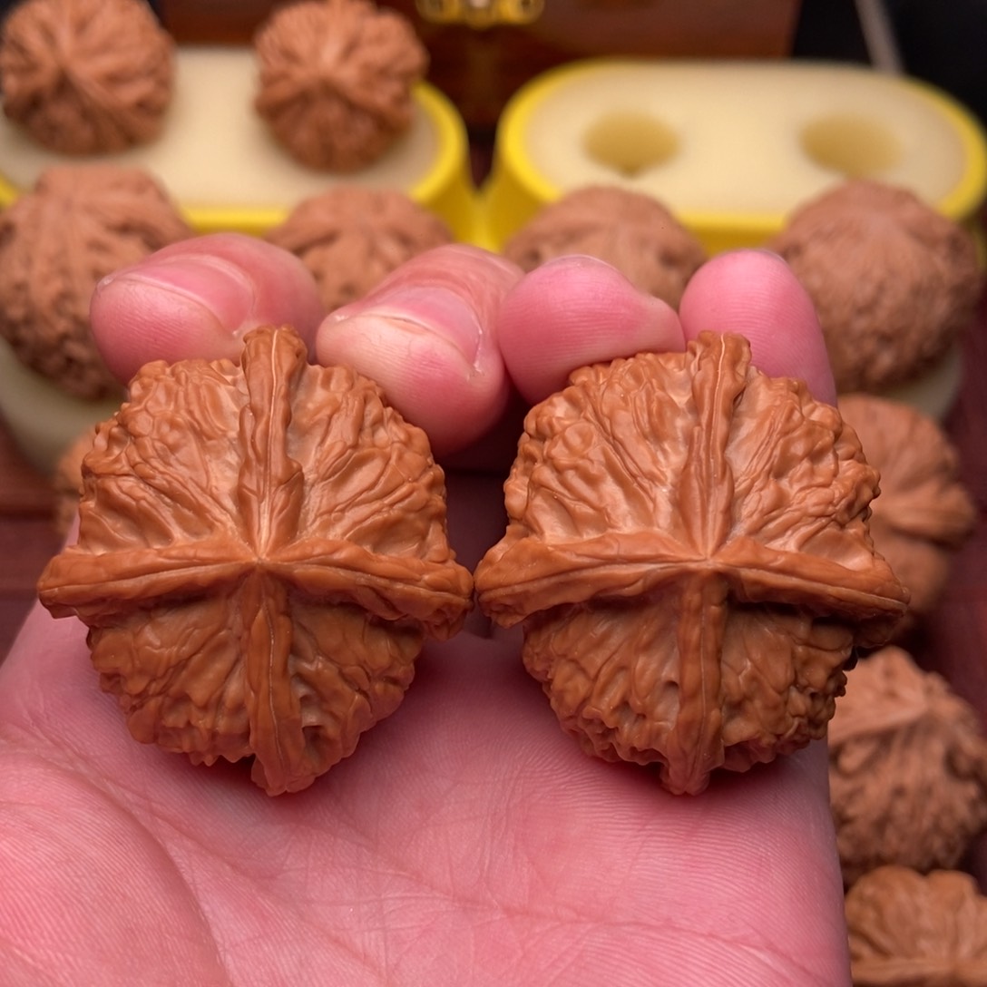 桃核把件野生狮子头大四棱41.5