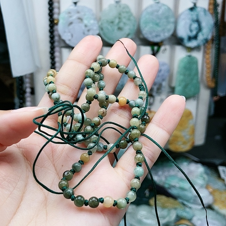 颈饰足铂镶嵌翡翠翡翠