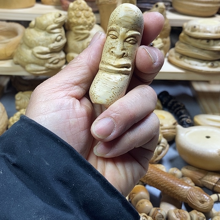 竹根雕怪脸手把件