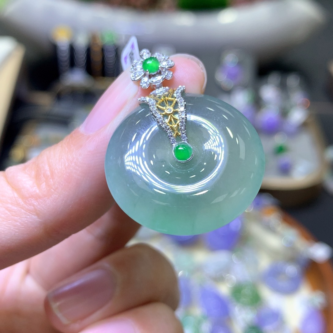 【闪购商品】翡翠颈饰18K金镶嵌翡翠吊坠项链