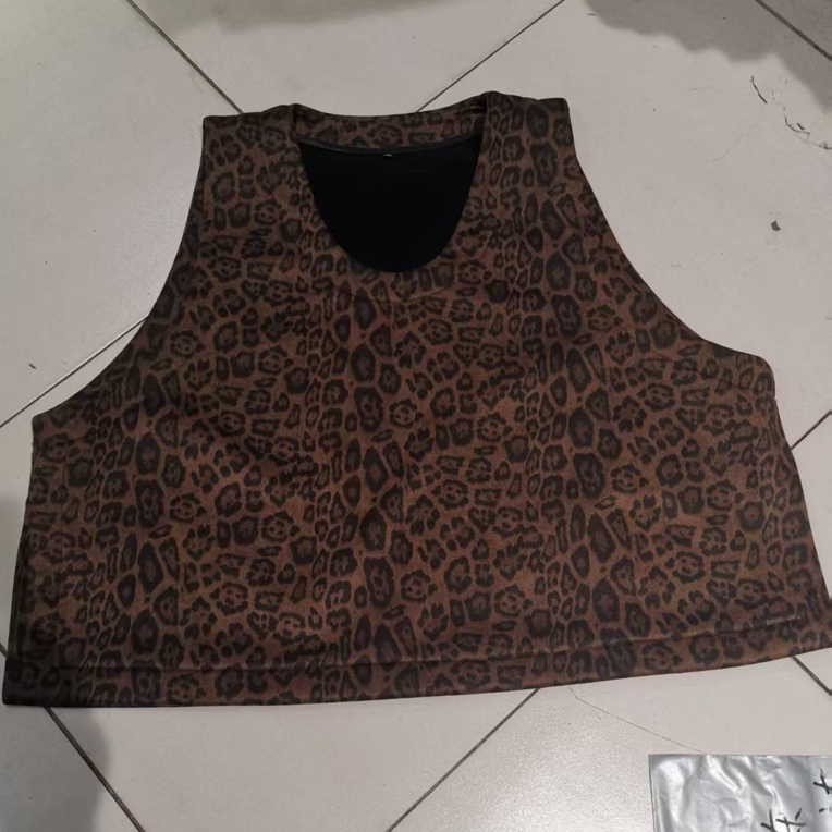 大码女装黑色豹纹加绒马夹，胸围150，衣长65。