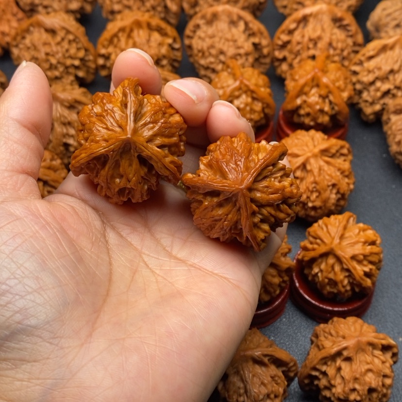 【闪购商品】文玩核桃把件三棱