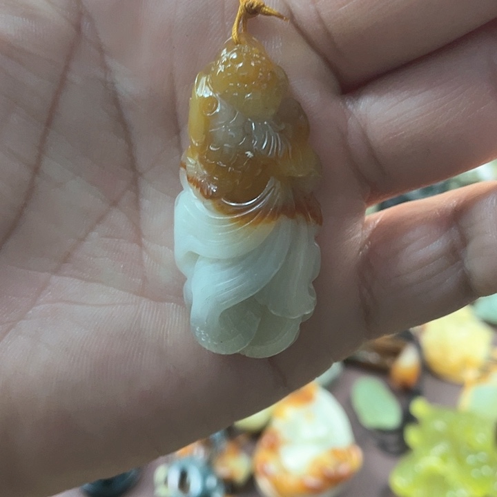 蛇纹石玉颈饰合金