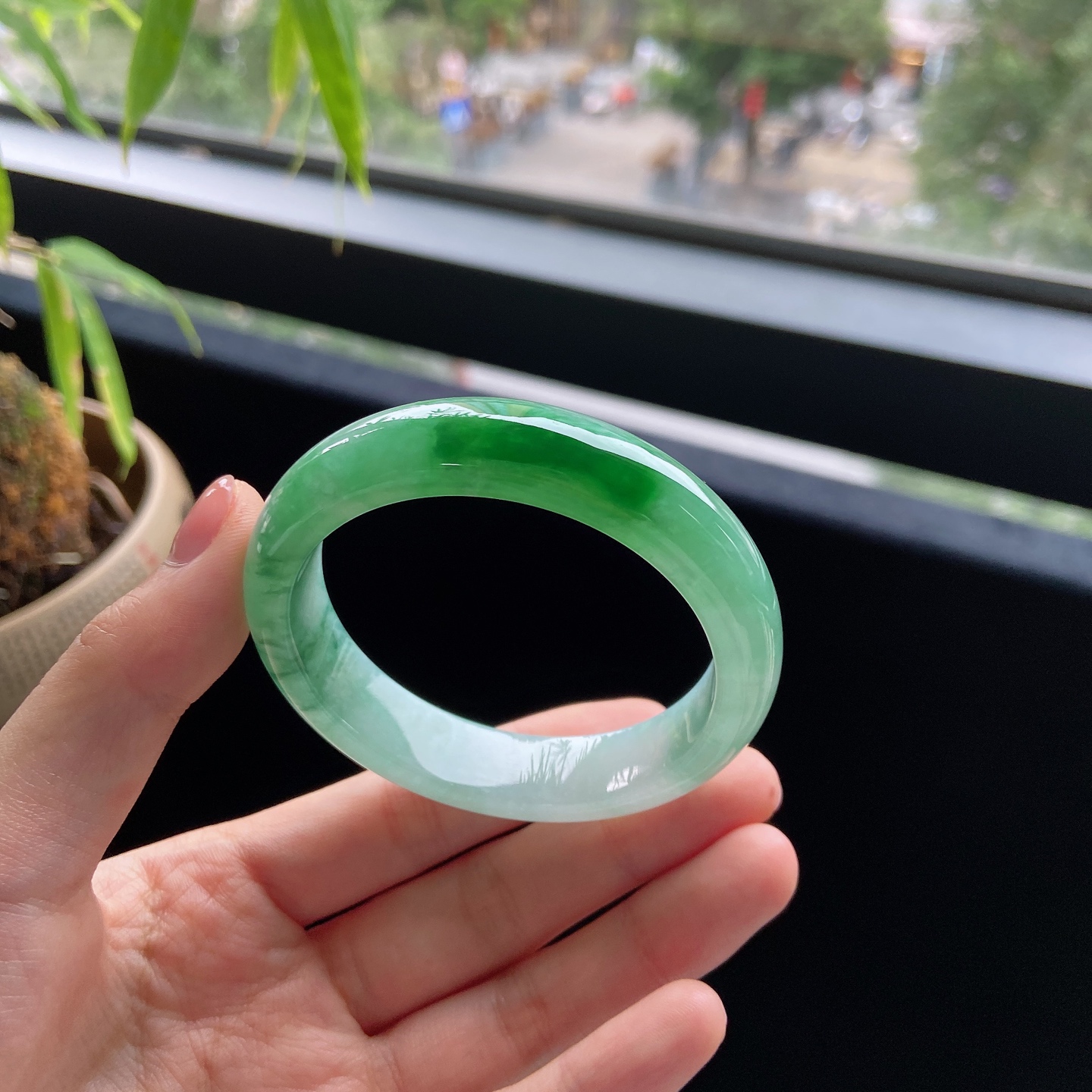 好色珠宝  圈口51缅甸老坑A货糯冰种辣绿正圈女款翡翠手镯