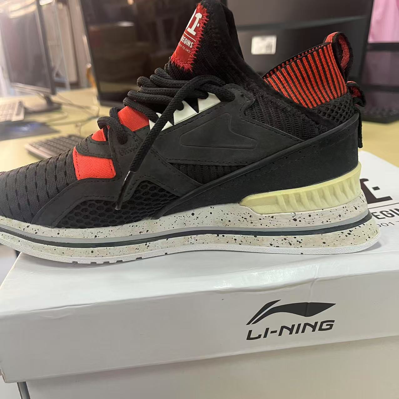 (瑕疵）李宁运动鞋鞋底鞋侧面脏X305   AGLP012-1