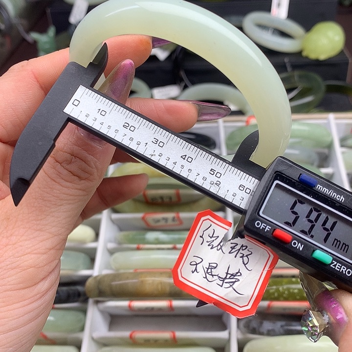 蛇纹石玉手镯未镶嵌893