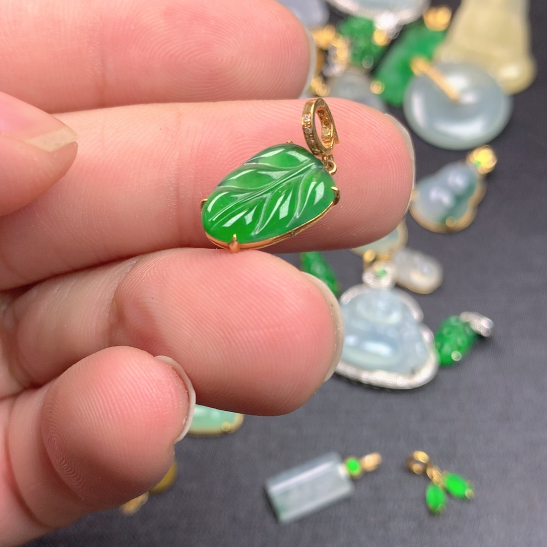 【闪购商品】颈饰18K金镶嵌翡翠热*器翡翠