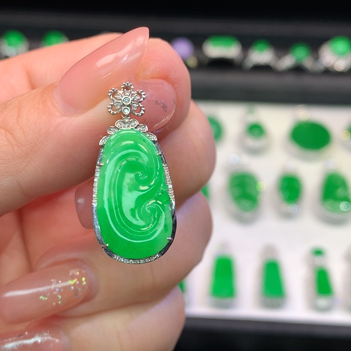 翡翠吊坠(不含链)18K金镶嵌