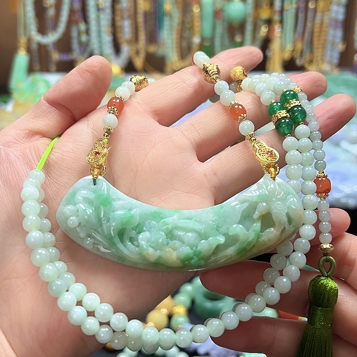 翡翠颈饰未镶嵌吊坠