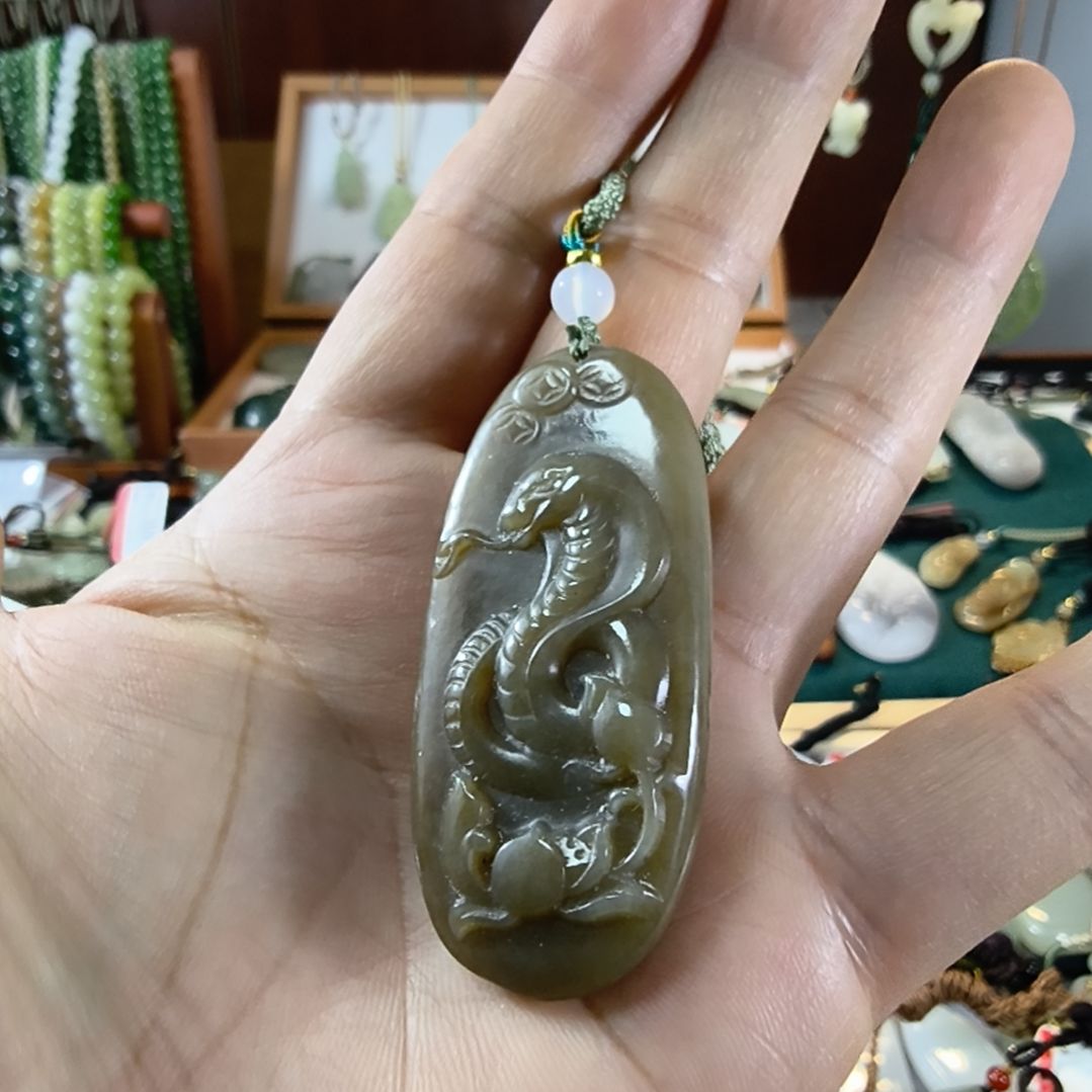 和田玉未镶嵌颈饰