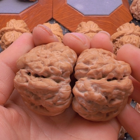 文玩核桃把件开****料长44左右