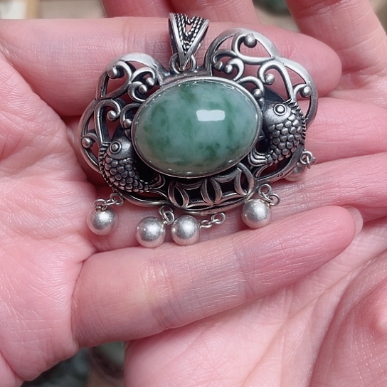 透闪石-蛇纹石玉颈饰银S925镶嵌问****群