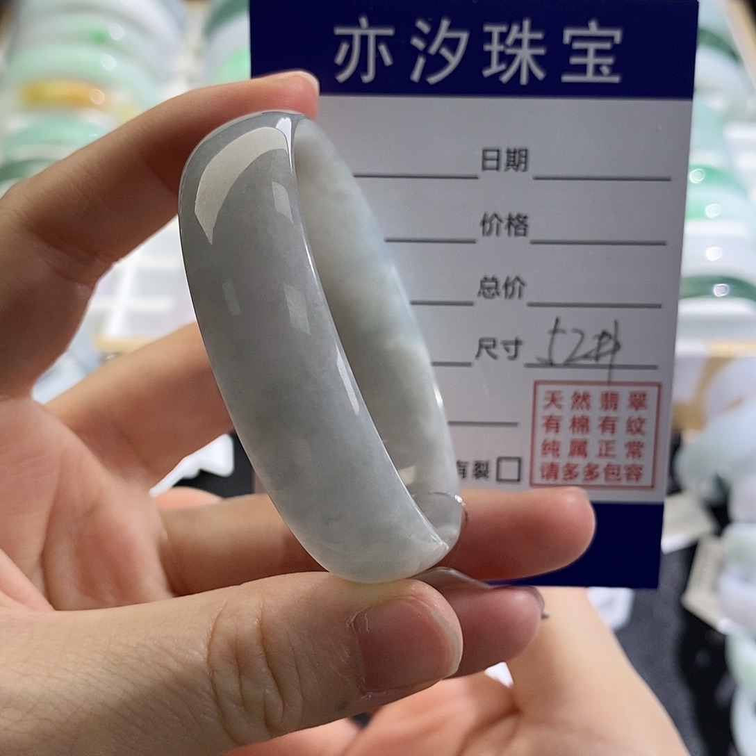 翡翠未镶嵌手链盼盼