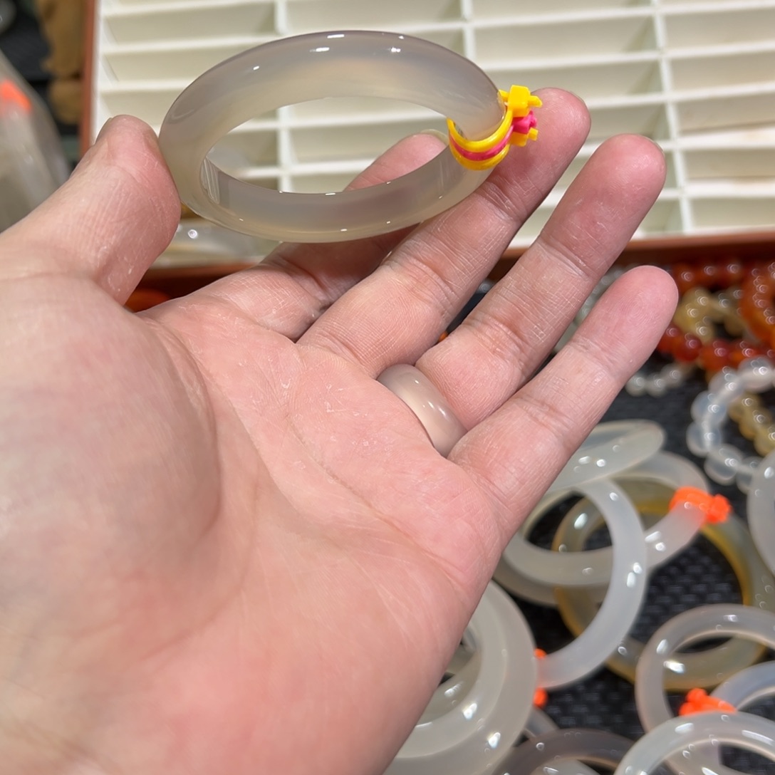 玛瑙/玉髓未镶嵌手镯53圈有包容1.4