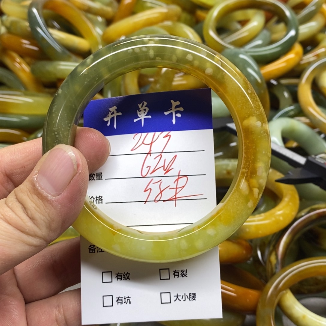 蛇纹石玉未镶嵌手镯