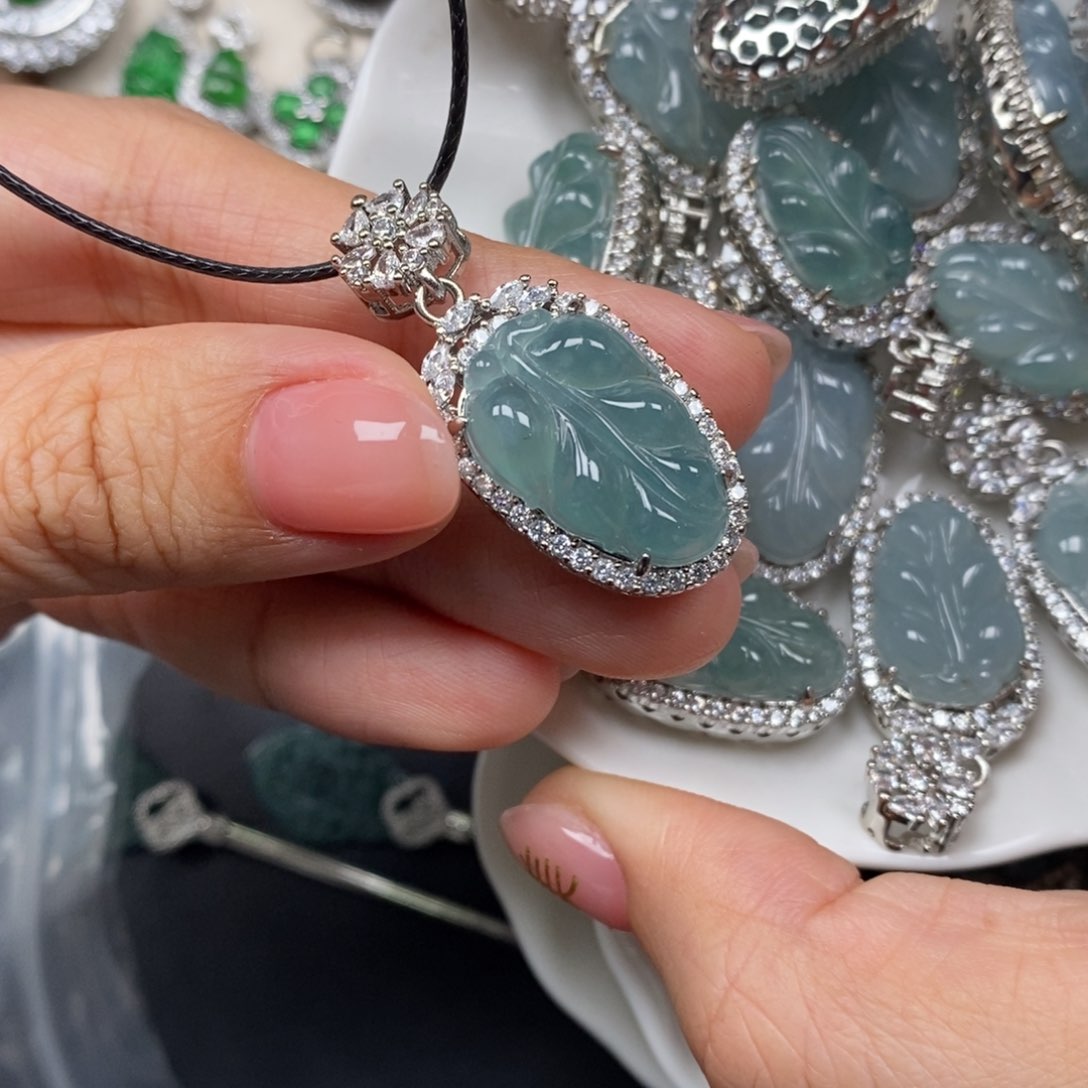 翡翠颈饰未镶嵌翡翠