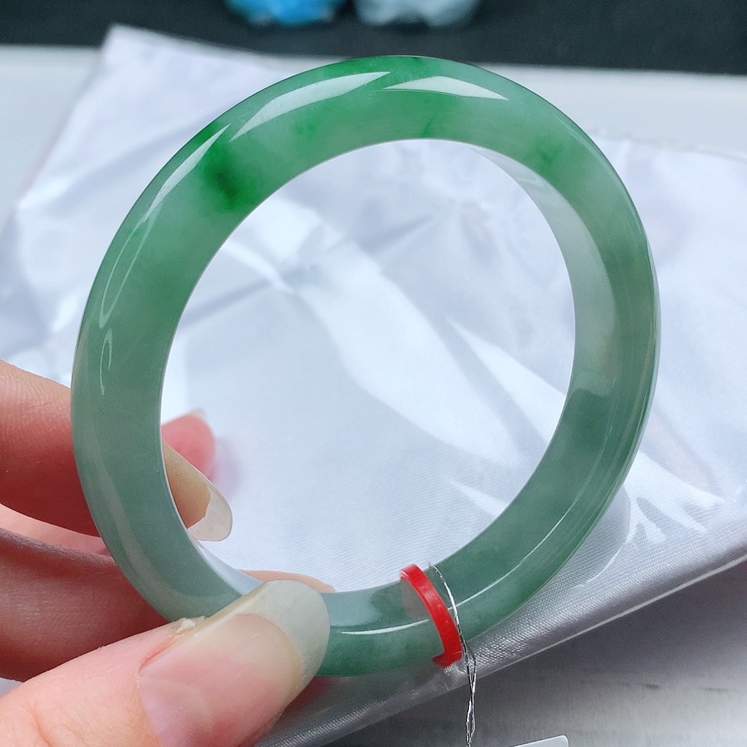 翡翠手镯未镶嵌56+圈