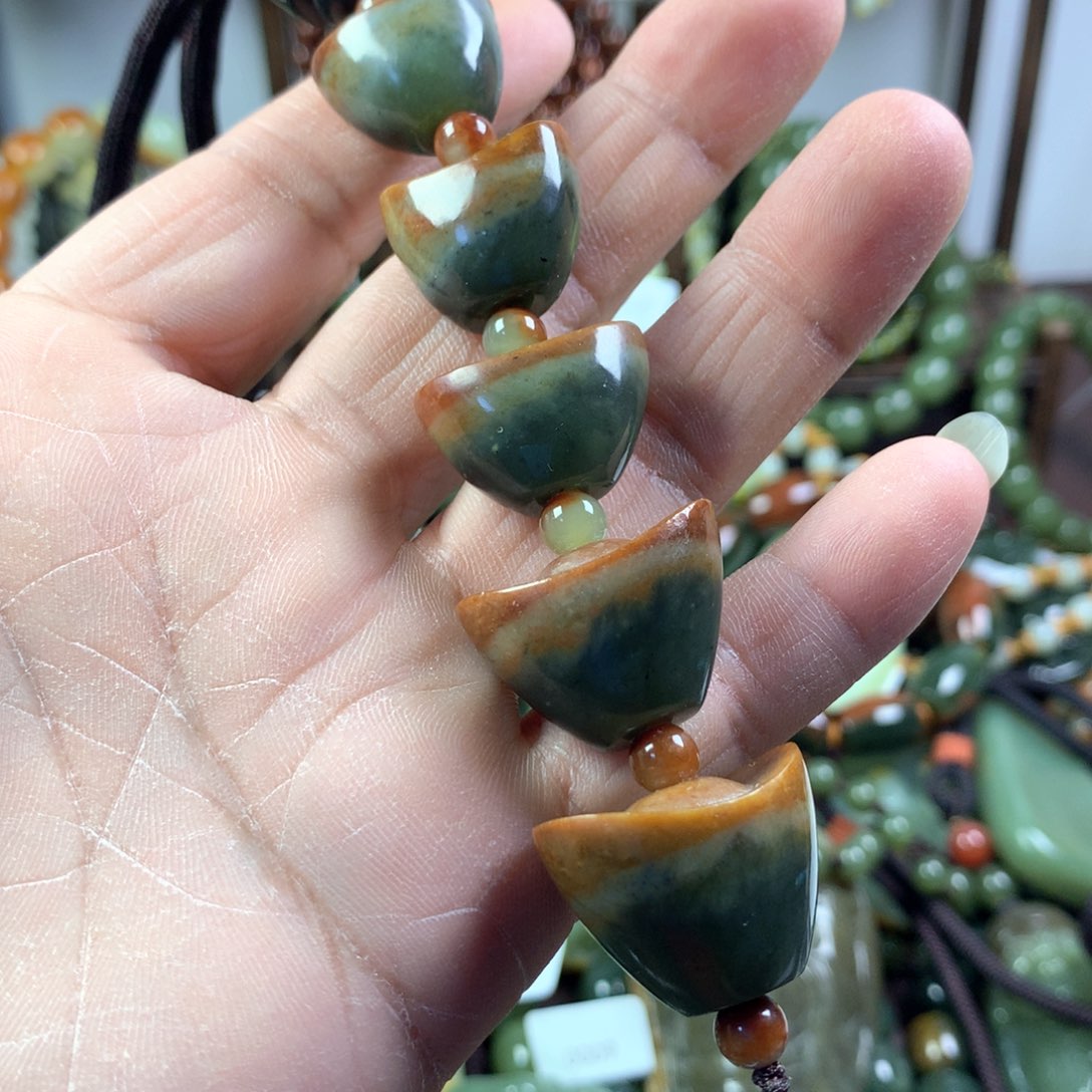 透闪石质玉挂件未镶嵌冰*墩