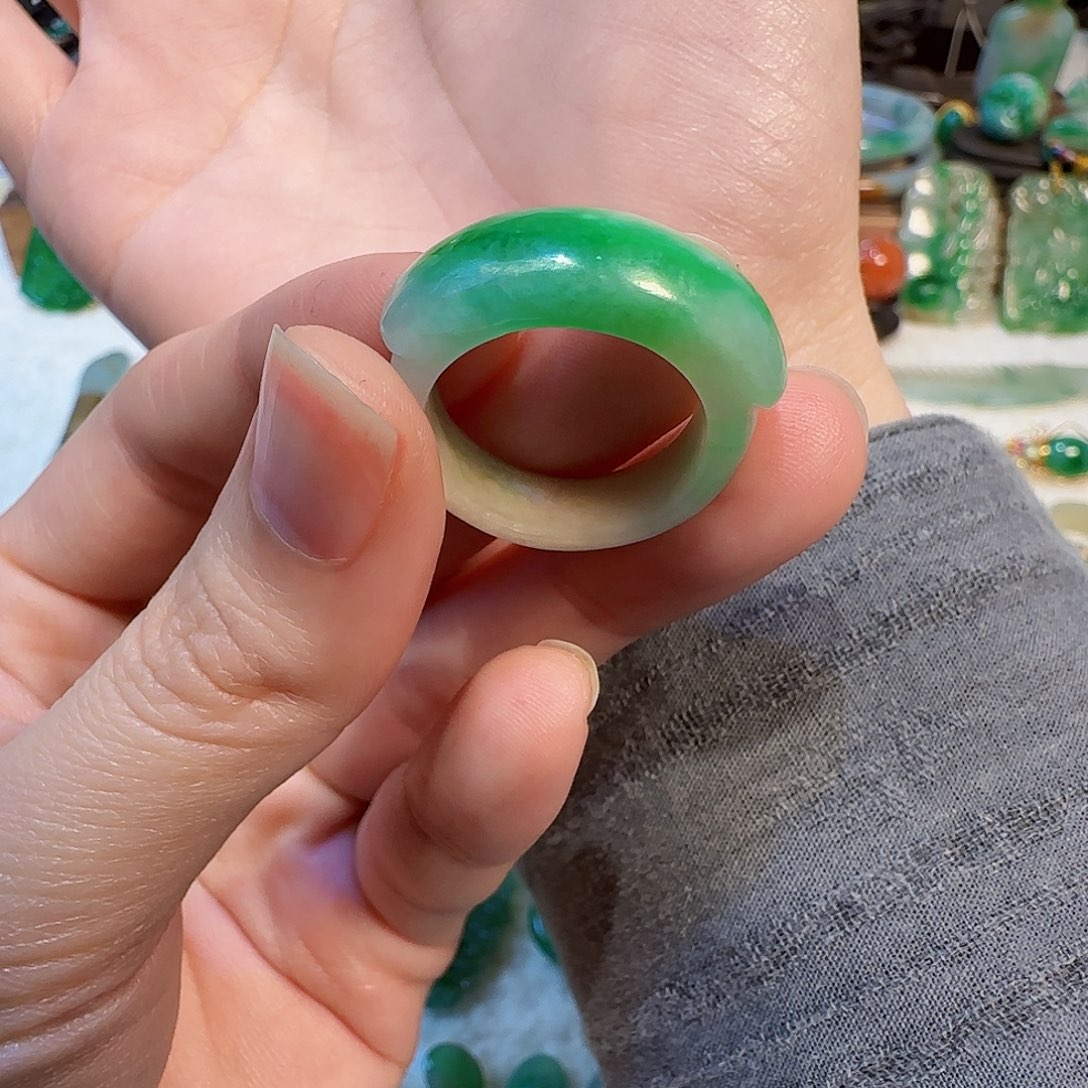 颈饰未镶嵌翡翠翡翠马鞍戒