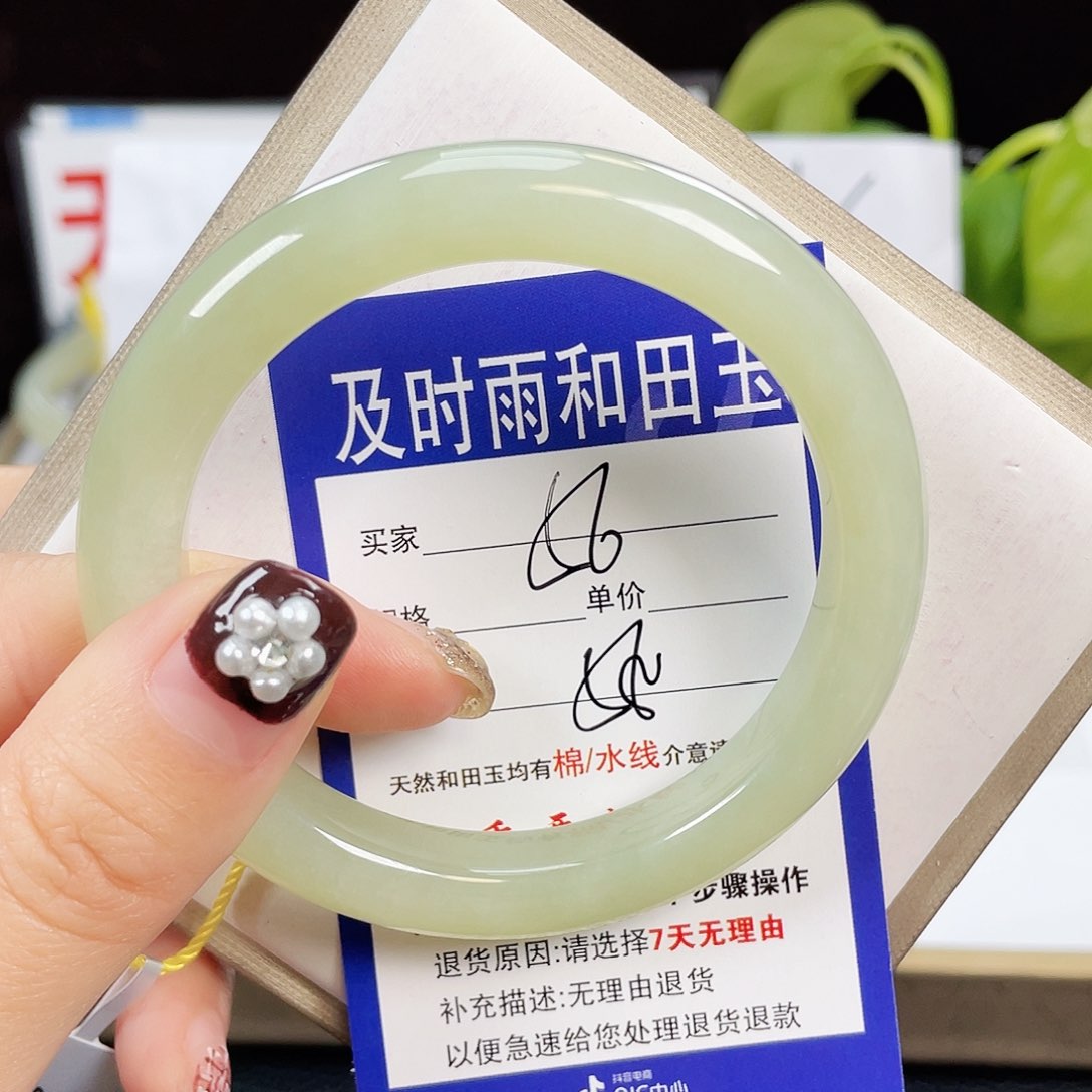 和田玉手镯未镶嵌