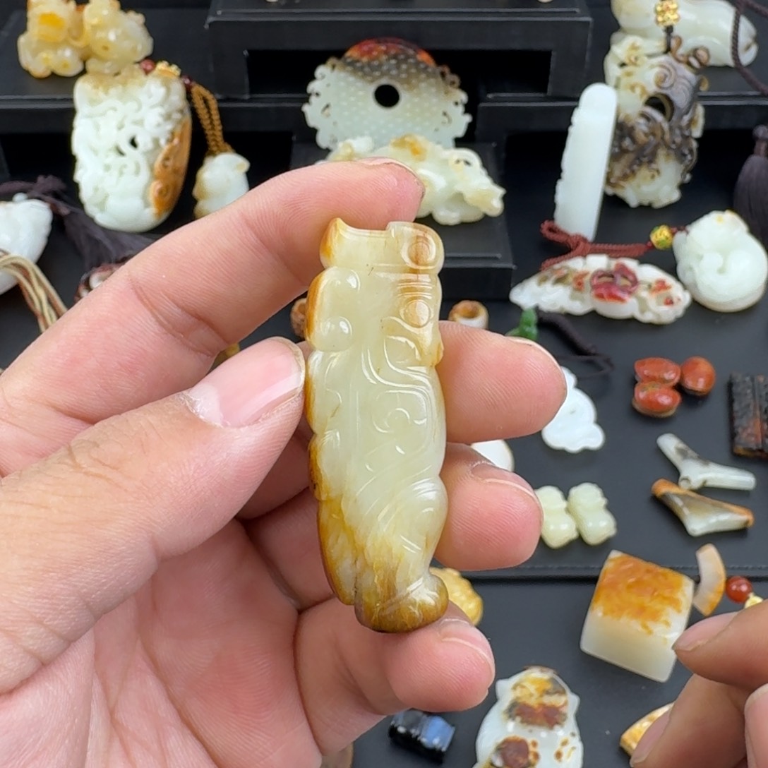 和田玉（糖玉）颈饰未镶嵌